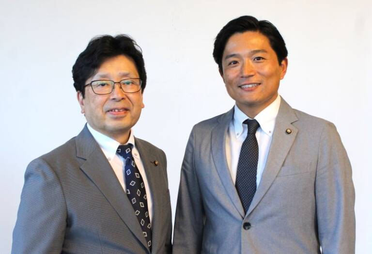 議長に中川雅晶さん、副議長に平野貴之さんを選出、四日市市議会