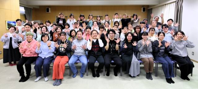 第45回定期演奏会を開催する四日市吹奏楽団の集合写真