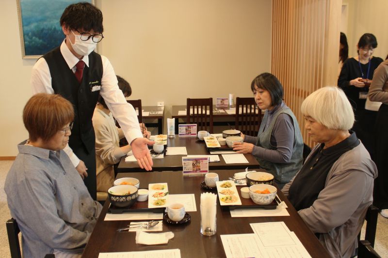 料理で笑顔に、今年も学生レストランが開店、四日市のユマニテク調理製菓専門学校