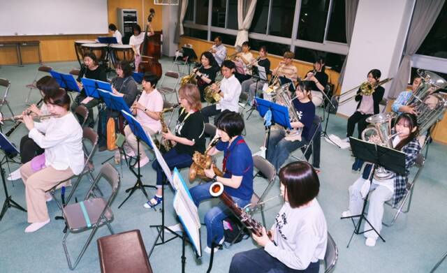 第45回定期演奏会へ向け、合奏練習を重ねる四日市吹奏楽団の団員たち