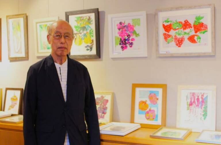 野菜や果物の楽しい表情を描く、四日市で木村哲美さんの「線・彩画」展
