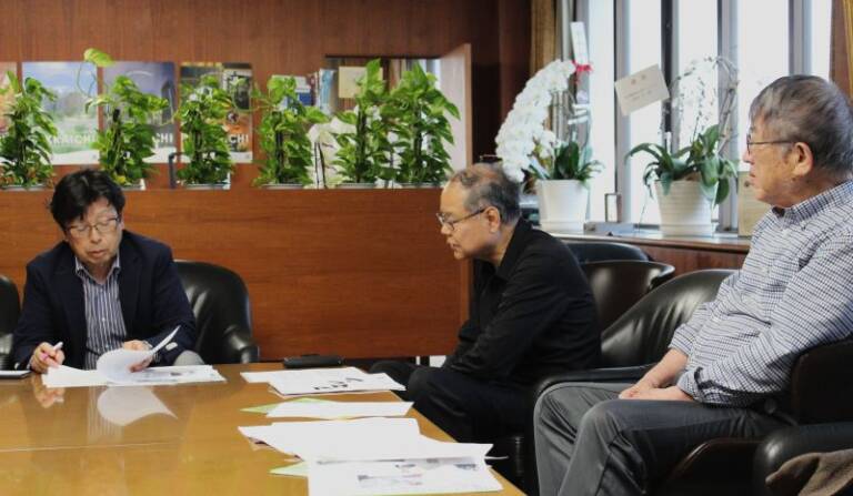 四日市市を「学生将棋のまち」に、30年余も全国大会続く、アマチュア将棋連盟が市議会に請願