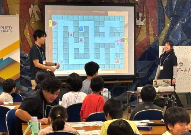 ロボットに進む道を選択させることで学ぶ子どもたち