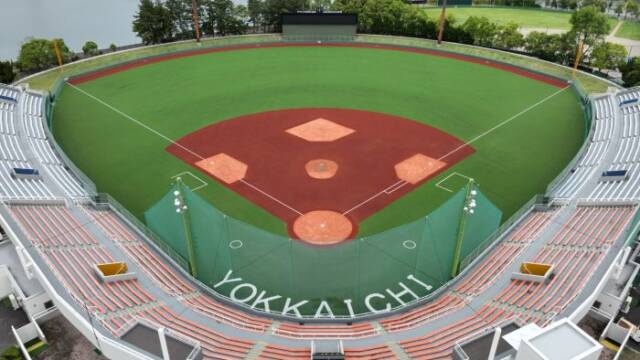 内外野を人工芝にして改修工事が完成した霞ヶ浦第1野球場