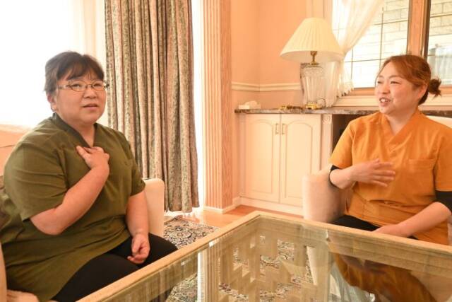 想いを語る助産師2人