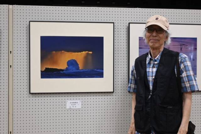 講師の片出さんと片出さんの作品
