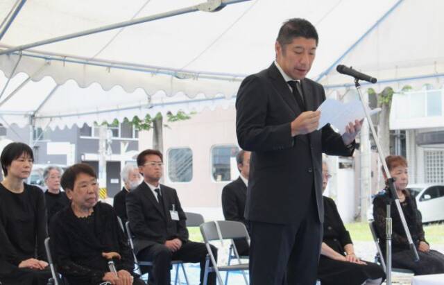 献花式の式辞で平和への覚悟を語る森智広市長