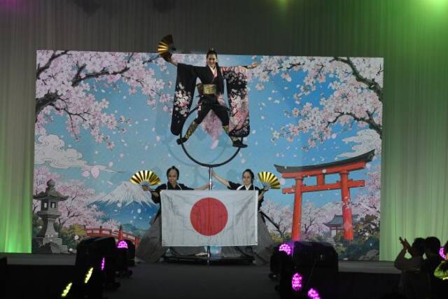 タレントショーの最後の決めポーズ