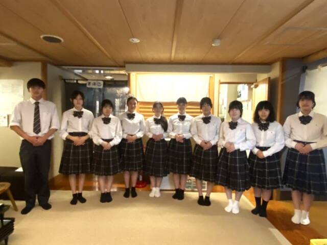 おもてなしをした10人の生徒