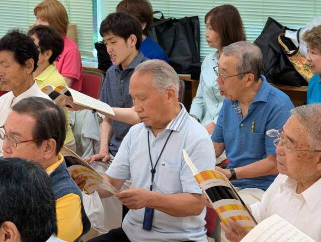 人数は少ないが、存在感を発揮する男性団員たち