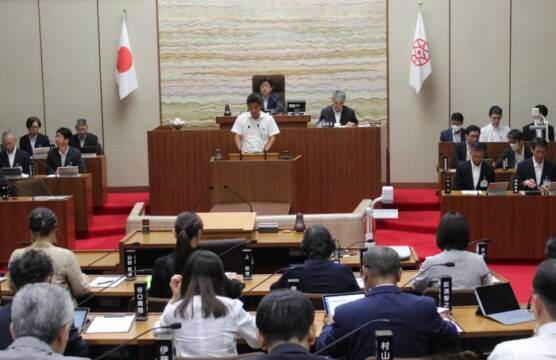 四日市市で8月定例月議会が始まり、森市長が議案を説明した