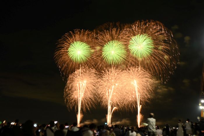同時に上がった3つの花火