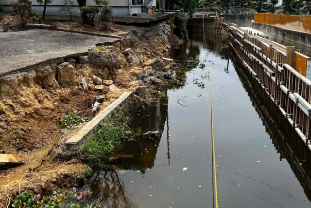 地震で損壊し、通水できなくなった農業用水路