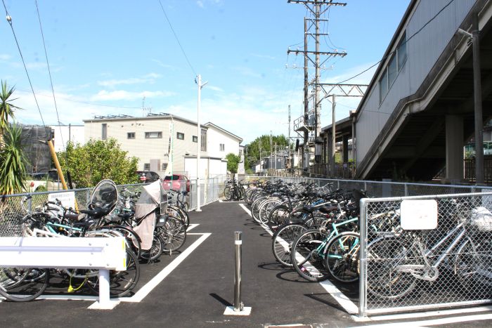 伊勢川島駅北口の東側に整備された駐輪場