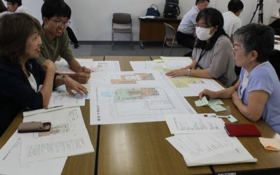 1階、2階の使い方を中心に意見を交わすみなさん