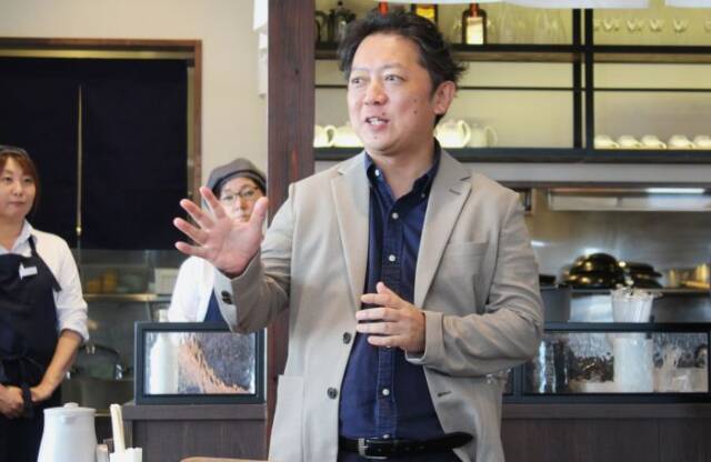 新店について説明する桜井紀幸さん