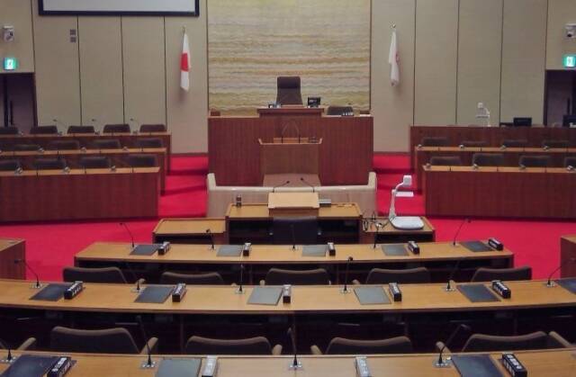 審議は委員会の場へ移る四日市市議会