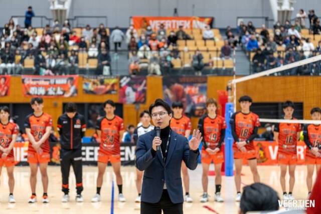選手らとあらたなステップアップをめざしている椎葉誠さん