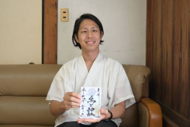 御朱印を手にする喜多嶋さん