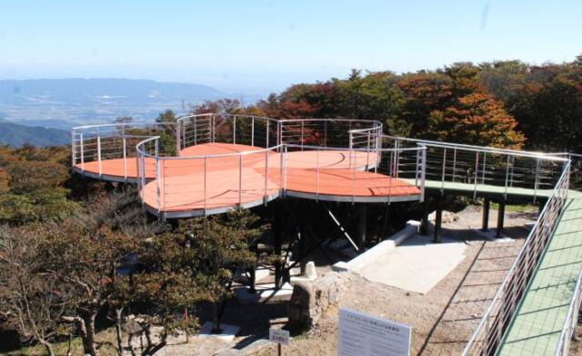 スロープでテラスに上れる