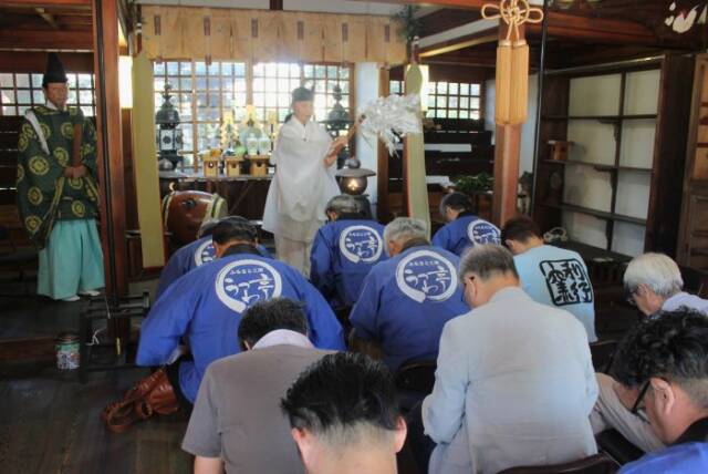 萬古焼の振興を神事で祈るみなさん