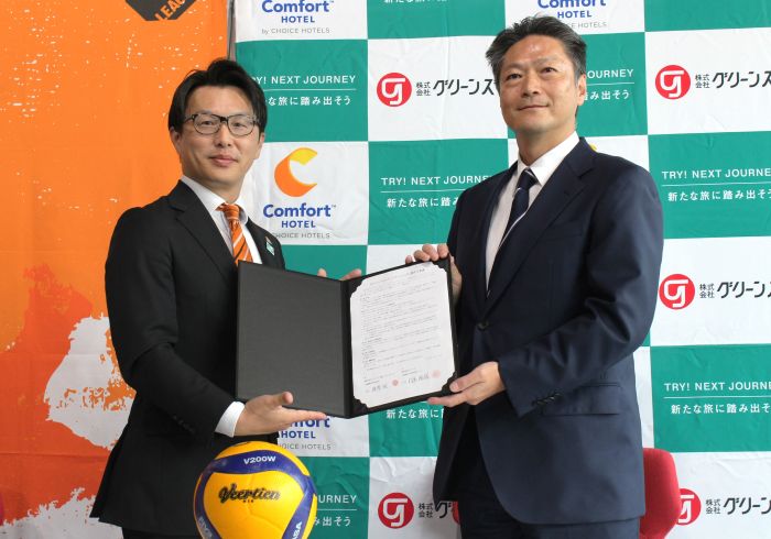 契約を結んだ村木雄哉社長と椎葉誠常務