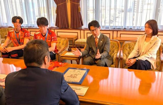 今季への思いを力強く語るヴィアティン四日市のみなさん
