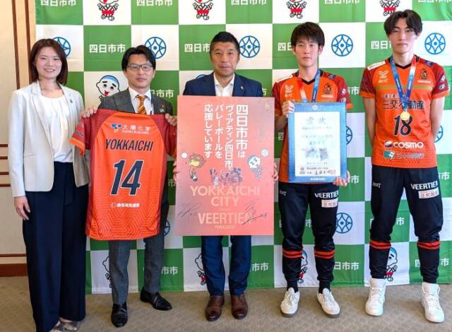 SVリーグをめざす今季への決意を語ったヴィアティン四日市のみなさん