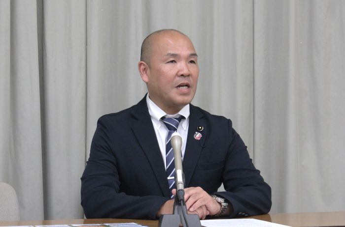菰野町長選への立候補の意思を表明する伊藤雅慶さん