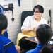 中学生の職場体験でインタビューを受ける則近社長